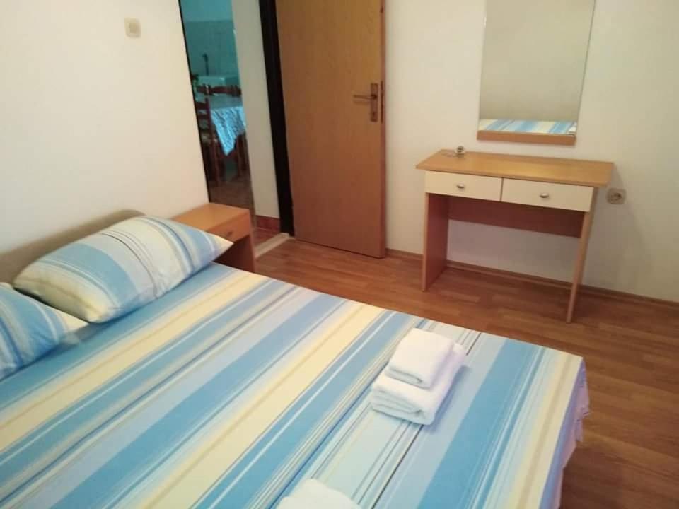 Apartments Miocic Ražanac Exterior foto